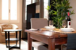 a table with two wine glasses and a bottle of wine at Centrale Venice Apartments in Venice