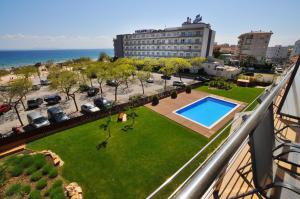 The swimming pool at or close to 1112 Mileni I - Apivend Immo