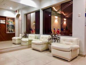 Uma área de estar em Imperial Inn Hospedaje Turistico