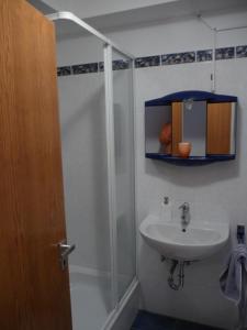 Koupelna v ubytování Haus Weschke + 6 fotografií