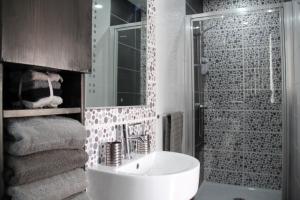 Koupelna v ubytování Marsascala Interlace Apartment with free parking + 37 fotografií