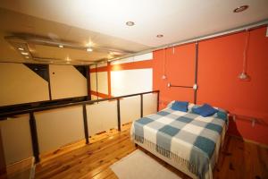 Una cama o camas en una habitación de San Francisco Loft