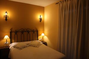 A bed or beds in a room at La Garzona