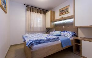 En eller flere senge i et værelse på Villa Ema + 34 billeder