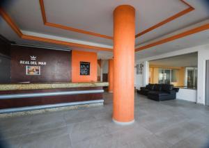 De lobby of receptie bij Hotel Real del Mar
