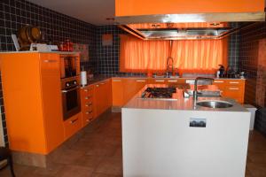 Mas Lucenaにあるキッチンまたは簡易キッチン