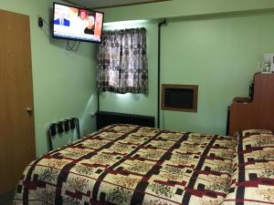 Postel nebo postele na pokoji v ubytování Pine Ridge Motel