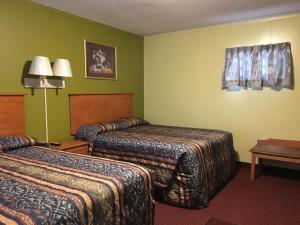 Postel nebo postele na pokoji v ubytování Pine Ridge Motel