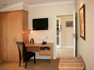 Gallery image of Hajos Lodge in Cape Town