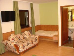 TV a/nebo společenská místnost v ubytování Hotel Smart-Inn