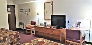 a hotel room with a bed and a television at AmeriVu Inn & Suites-Avon in Avon +12 photos