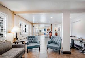 a living room with two chairs and a couch at SureStay Plus Hotel by Best Western Susanville in Susanville