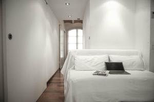 En eller flere senger på et rom på Barcelona Beach Apartments