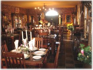 Reštaurácia alebo iné gastronomické zariadenie v ubytovaní Emalahleni Castle
