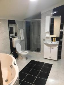 Bilik mandi di Bed and Breakfast Divanhana