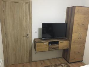 Televisyen dan/atau pusat hiburan di Bed and Breakfast Divanhana