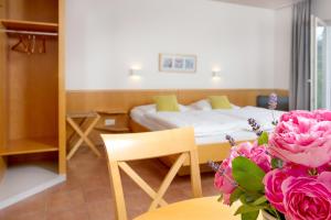 Postel nebo postele na pokoji v ubytování H.W.S. Hotel Der Wilde Schwan + 37 fotografií