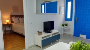 Televízia a/alebo spoločenská miestnosť v ubytovaní Apartament Virginia