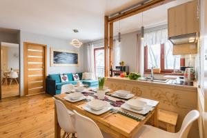Kuchyňa alebo kuchynka v ubytovaní Apartament Marmurki Zakopane
