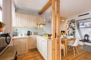 Kuchyňa alebo kuchynka v ubytovaní Apartament Marmurki Zakopane