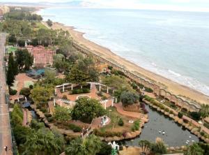 an aerial view of a beach and the ocean at APCOSTAS - Marina Mar 2a Línea in Oropesa del Mar