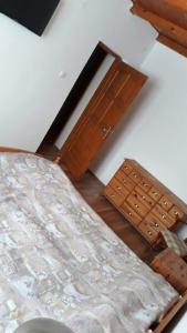 Posteľ alebo postele v izbe v ubytovaní NOPARA gyógySERtár APARTMAN, sörfőzde, bisztró - Petőfi utca 29