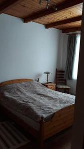 Posteľ alebo postele v izbe v ubytovaní NOPARA gyógySERtár APARTMAN, sörfőzde, bisztró - Petőfi utca 29