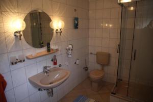 Koupelna v ubytování Haus Panoramaweg