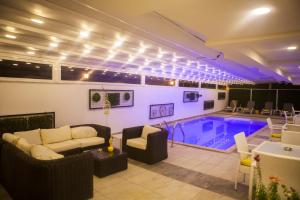 Бассейн в Letstay Hotel - Adults Only или поблизости