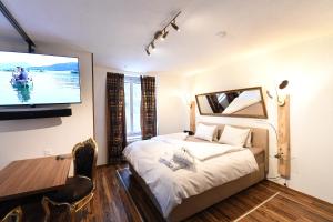 Letto o letti in una camera di Hotel Krone Sihlbrugg