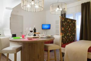 Televízia a/alebo spoločenská miestnosť v ubytovaní Il Sogno Apartments