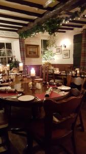 A restaurant or other place to eat at Richard III Hotel 