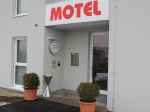 Afbeelding uit fotogalerij van AVIA Motel Bisamberg in Korneuburg