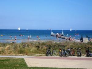 a group of bikes parked at the beach at Steiner Strandappartements Appartement 304 Seeseite in Stein