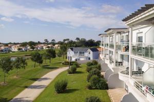 arial view of a house with a yard at Madame Vacances Les Appartements de Fontenelles in LʼAiguillon-sur-Vie