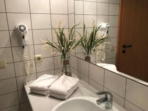 Koupelna v ubytování Steiner Strandappartements Appartement 310 Südseite mit seitlichem Meerblick + 32 fotografií