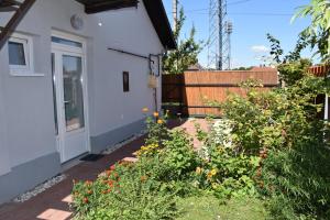 Vonkajšia záhrada v ubytovaní Lenart House 1