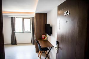 Uma televisão e/ou sistema de entretenimento em Robin Hotel Danang