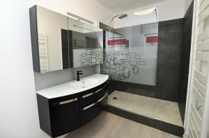 Kúpeľňa v ubytovaní 1160 Casa Concordia - Apivend Immo + 25 fotografií