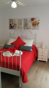 a bedroom with a red bed with a red blanket at Piso vacacional, Mijas Pueblo in Mijas