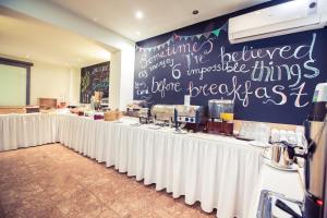 Ein Restaurant oder anderes Speiselokal in der Unterkunft Hotel Marina 