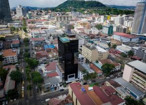 Pemandangan umum bagi Panama City atau pemandangan bandar yang diambil dari hotel
