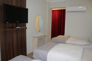 Postel nebo postele na pokoji v ubytování Laleli Hotel Izmir