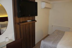 Postel nebo postele na pokoji v ubytování Laleli Hotel Izmir
