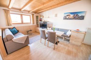 A television and/or entertainment centre at Weinberg Apartments