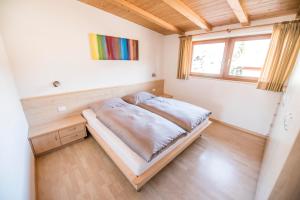A bed or beds in a room at Weinberg Apartments