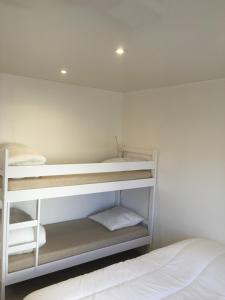 Camera con 2 Letti a Castello e 1 Letto di Les Hameaux de Provence - Piscine et place de Parking privée - Accès plage et sentier du littoral a Bandol Altre 27 foto