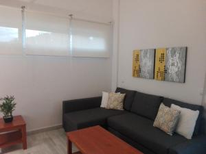 Ein Sitzbereich in der Unterkunft Cozy Loft Torremolinos