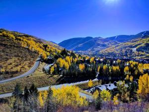 Gallery image of Vail View Loft - Slope-view condo, free bus for quick access to Vail Village in Vail