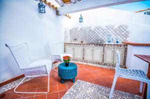 A balcony or terrace at La Casa di Ilde al Duomo - Ortigia Holidays